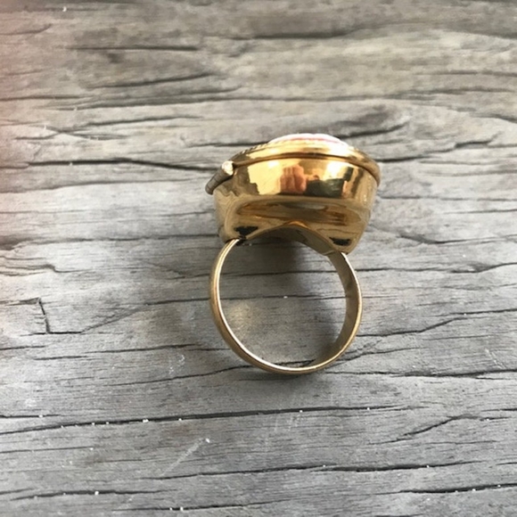 Avon Antique Locket Ring - Picture 3 of 3